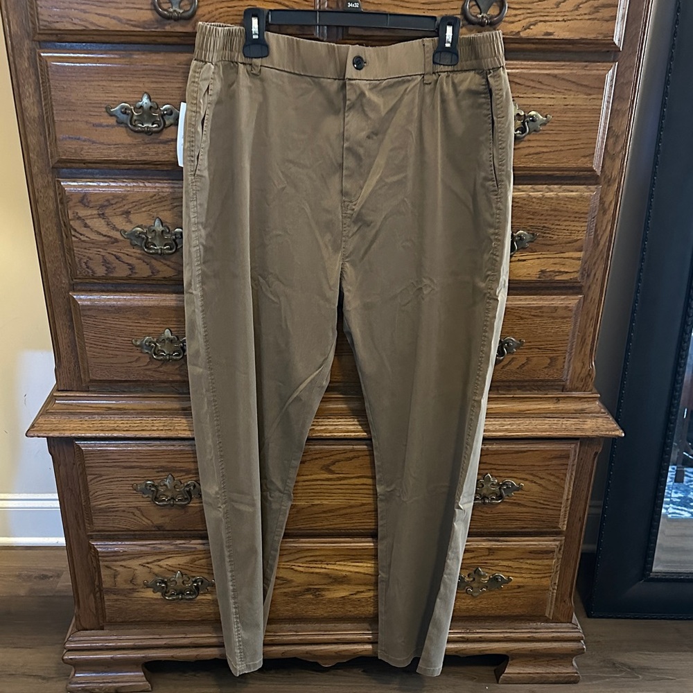 Classic Men's Brown Chinos